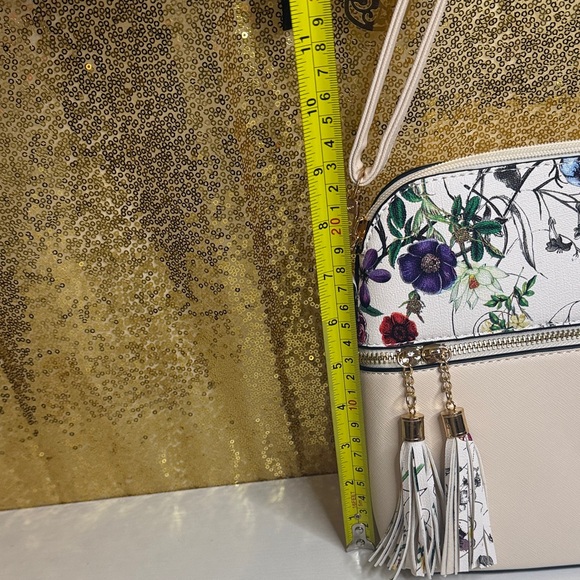 Chic Floral Cream Crossbody Bag, wallet and card holder.. - Picture 10 of 14